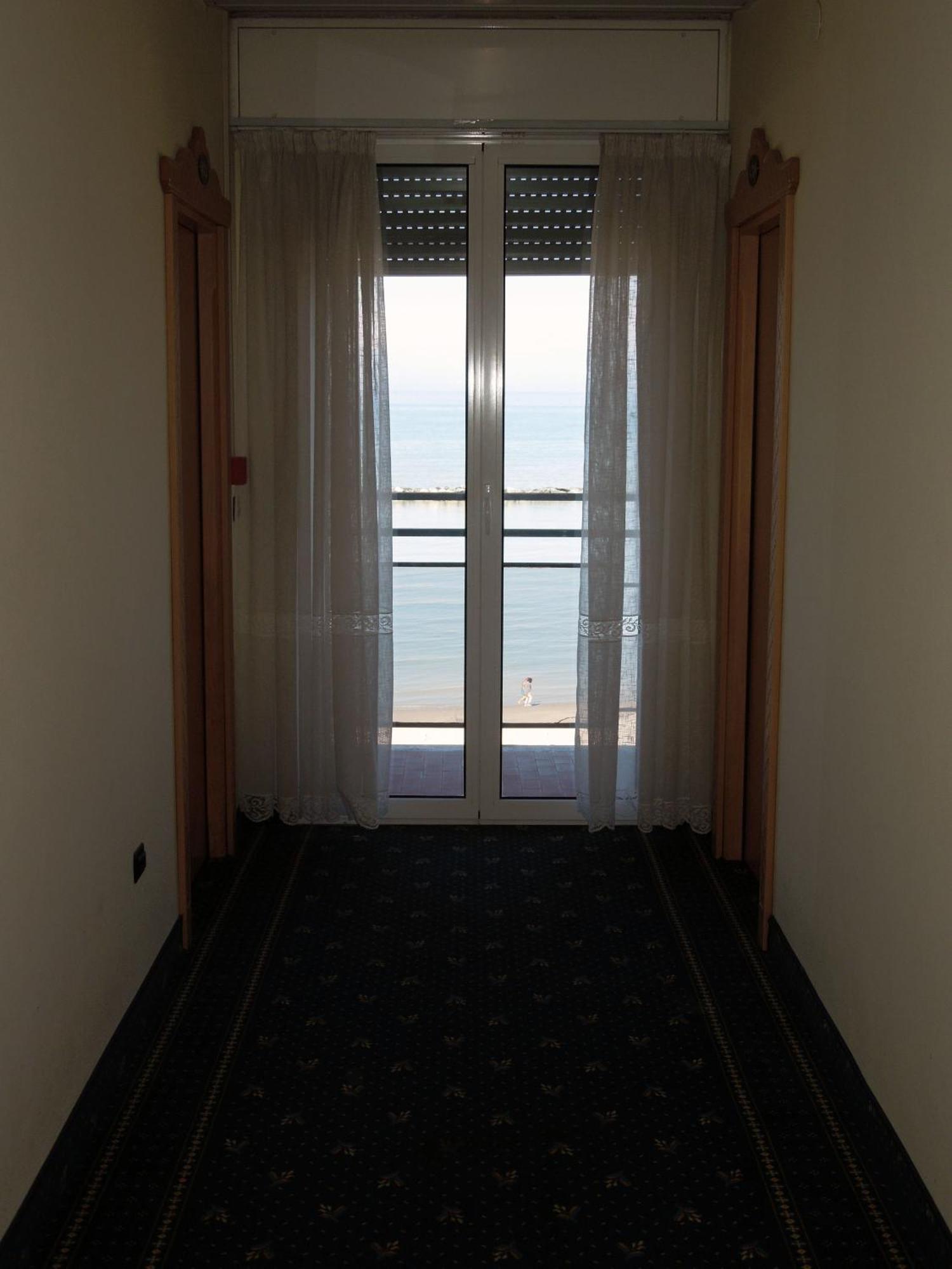 Hotel Mondial Беллария-Иджеа-Марина Экстерьер фото