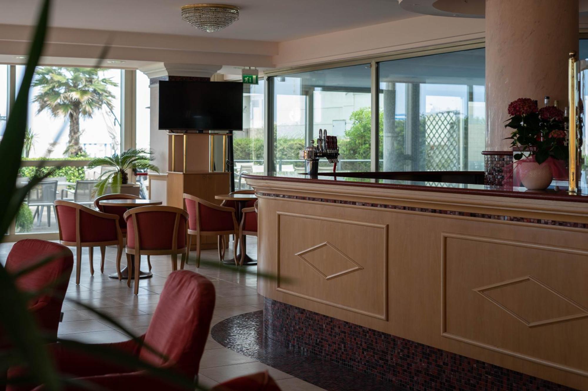 Hotel Mondial Беллария-Иджеа-Марина Экстерьер фото