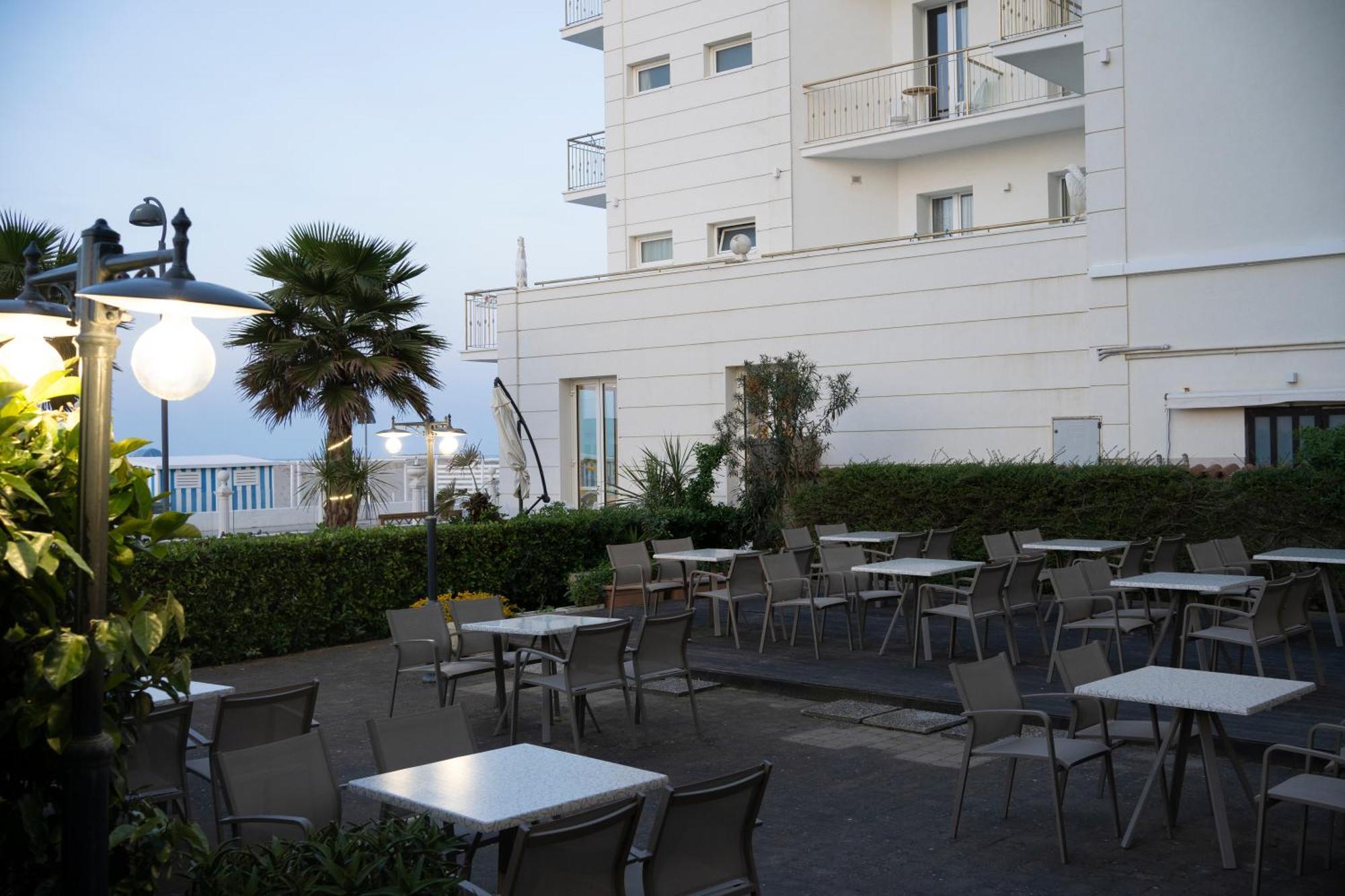 Hotel Mondial Беллария-Иджеа-Марина Экстерьер фото