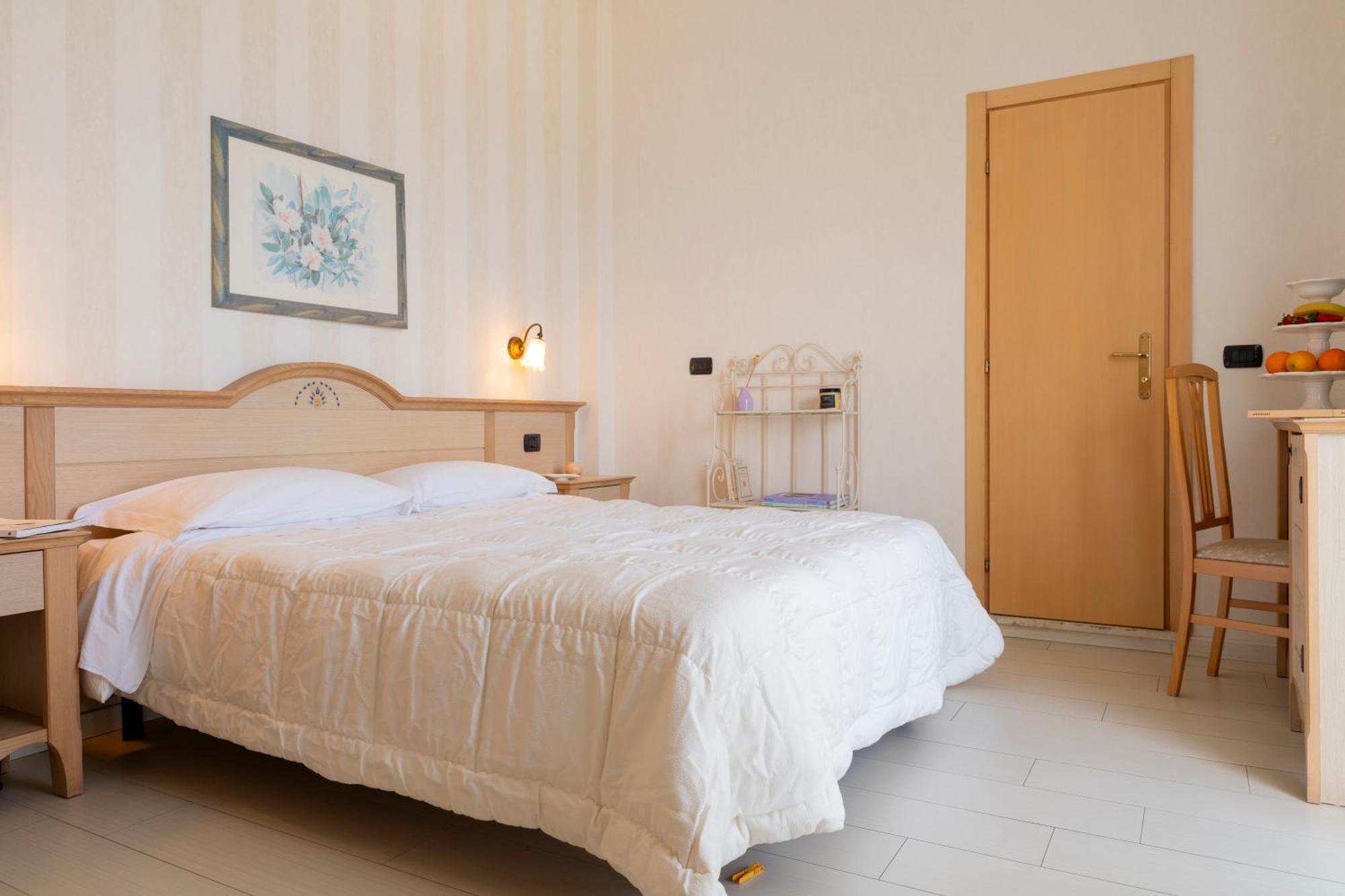Hotel Mondial Беллария-Иджеа-Марина Экстерьер фото